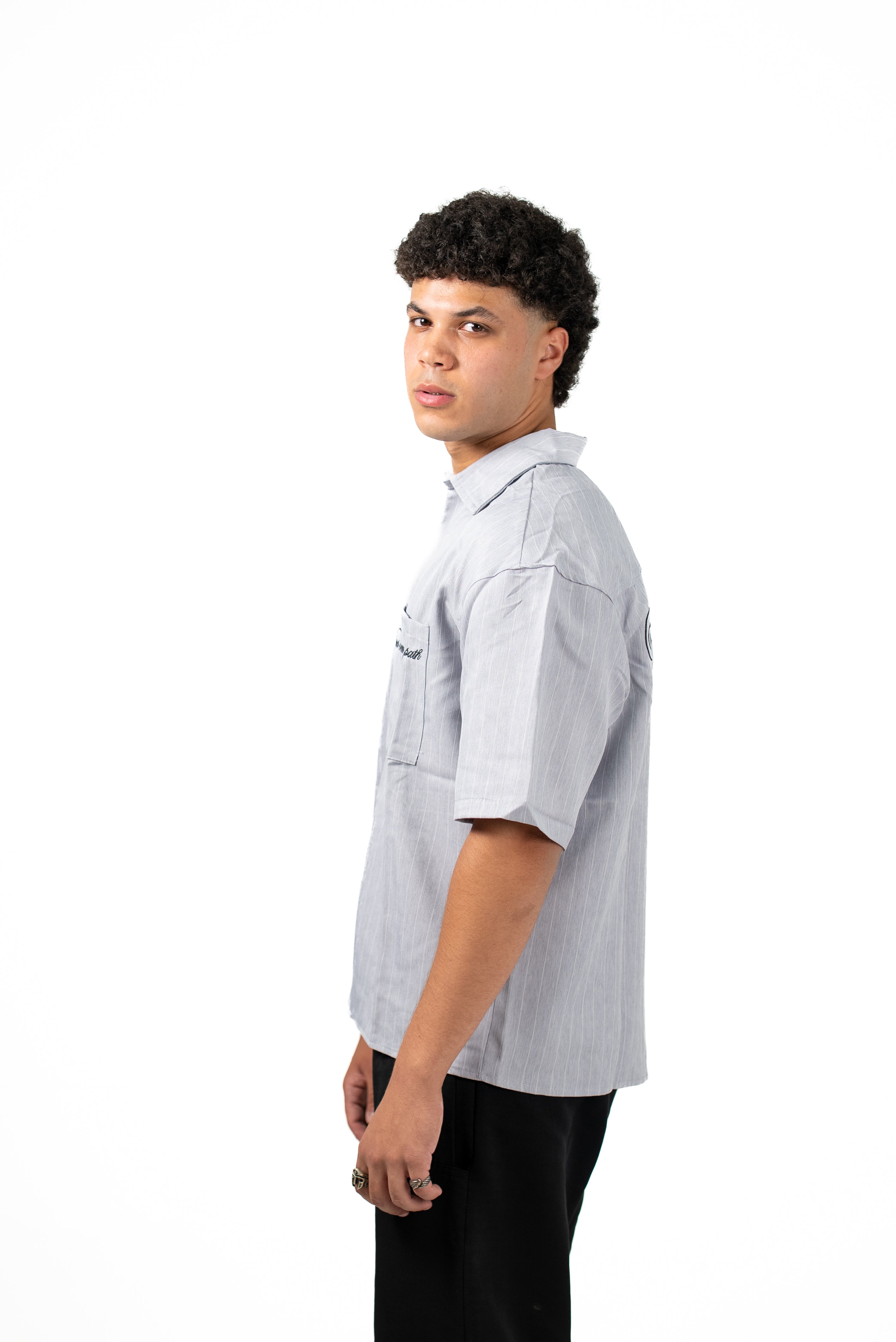 Boxy-Fit stripped shirt(Grey)
